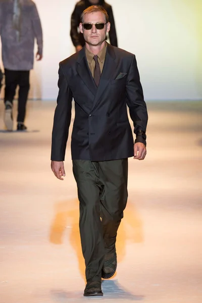 Look 27